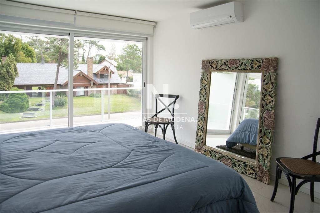 Departamento de 1 dormitorio en playa Mansa. DEL