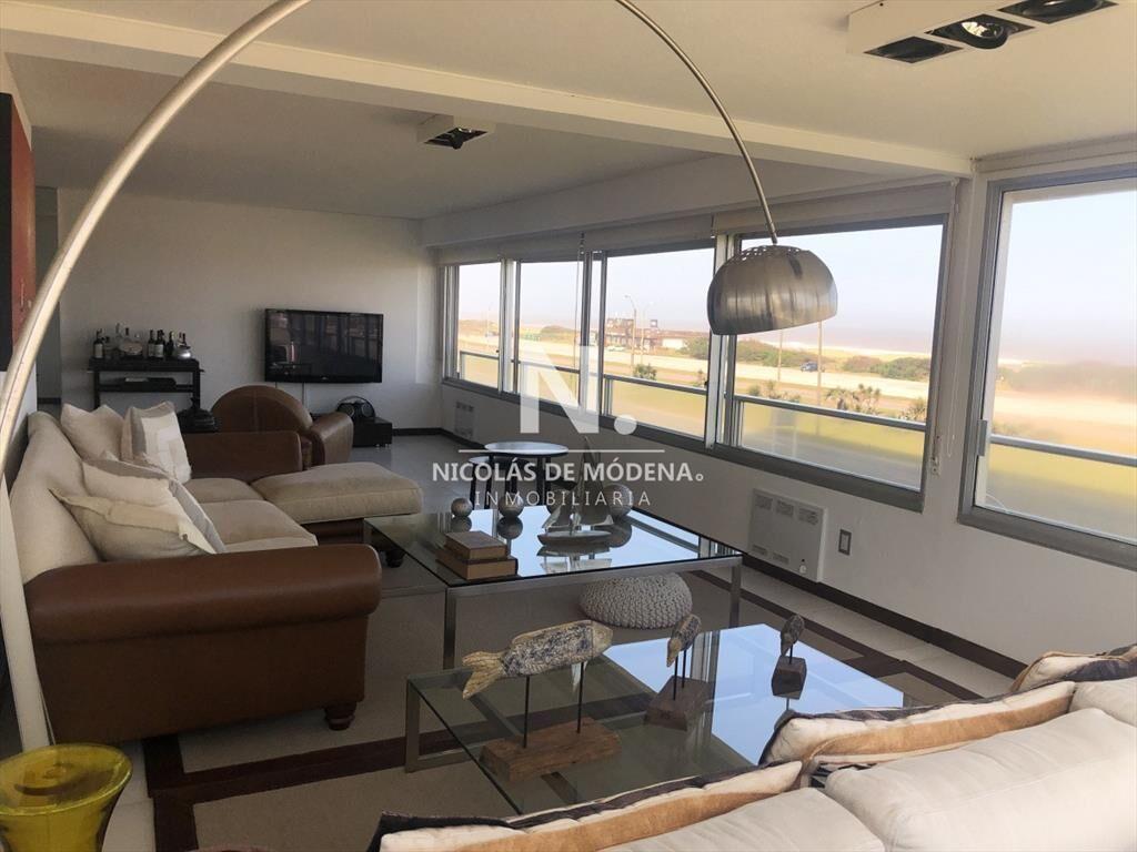 En venta Amplio departamento de 3 dormitorios al