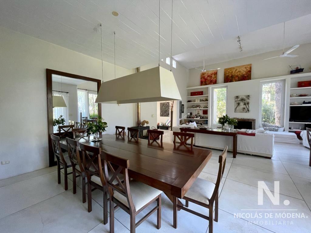 Excelente casa de Cuatro Dormitorios en Laguna Blanca