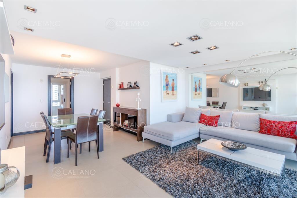 Excelente Apartamento de 3 Dormitorios con Vista al Mar - V