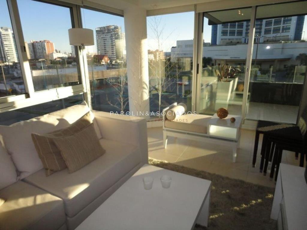 Apartamento en venta de 3 dormitorios en zona del