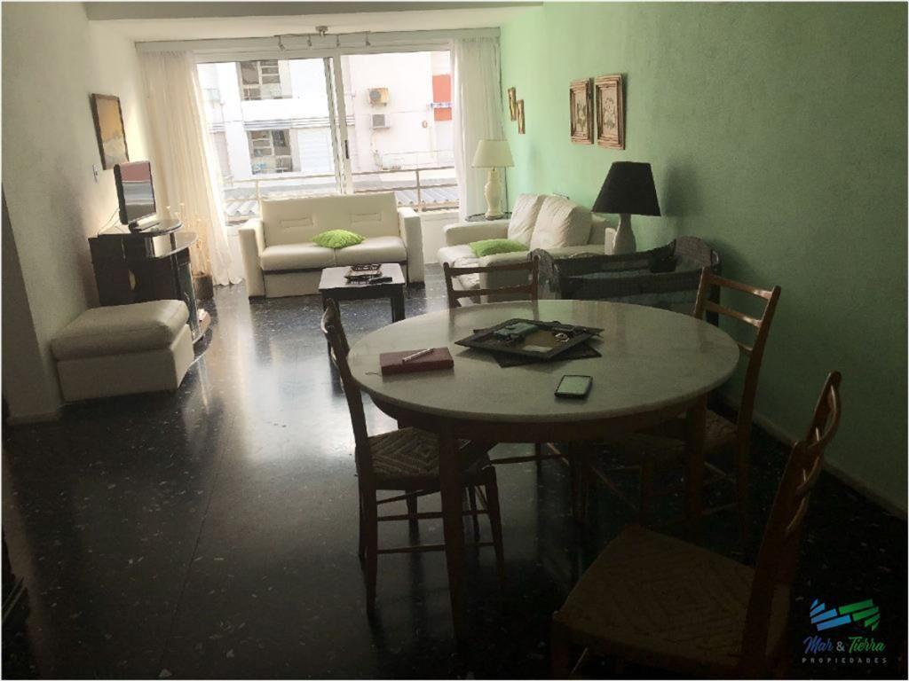 En venta apartamento 2 dormitorios sobre calle