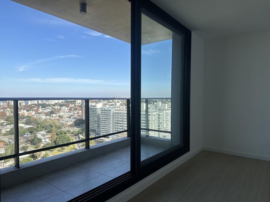 Venta con renta 2 dormitorios con garaje en Malvín - Estr...