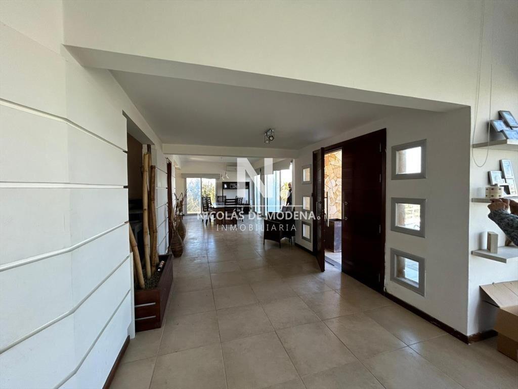 Vende casa tipo cabaña de 3 dormitorios en el