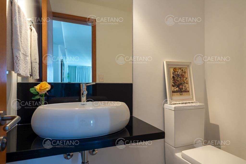 3 y dependencia Sunrise Tower, Piso Alto, Playa