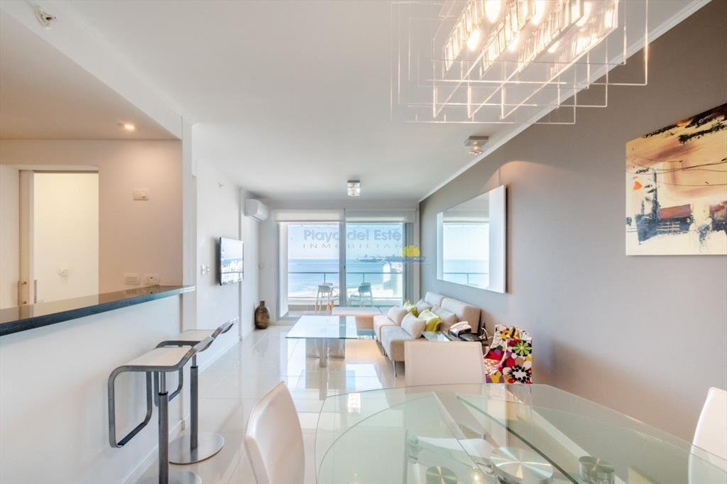 Apartamento de 2 Dormitorios en Playa Brava con -