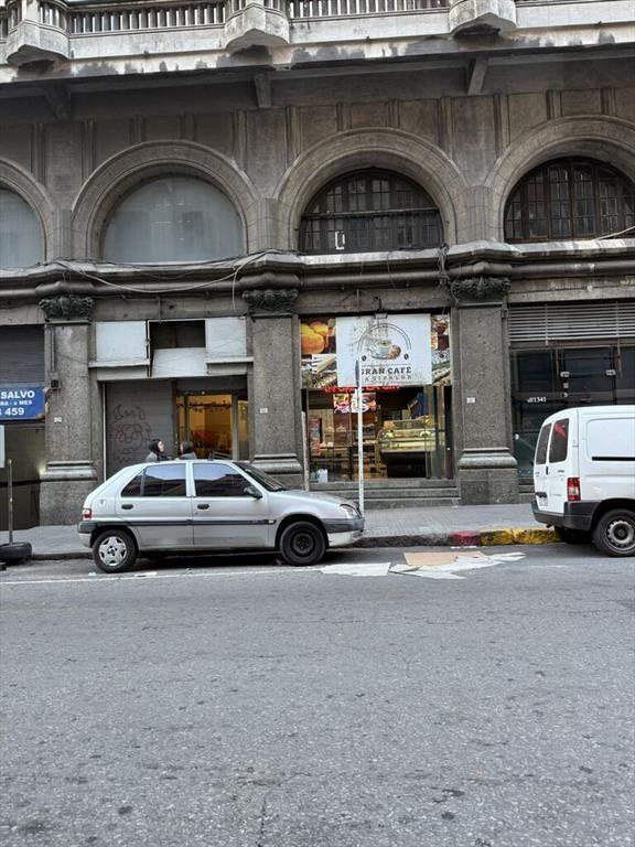 VENTA LOCAL CON RENTA ANDES Y 18 DE JULIO CENTRO