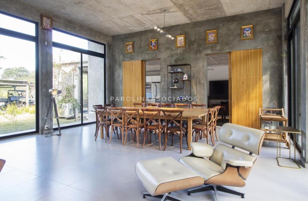 Casa en Venta de 4 Dormitorios en Laguna Escondida