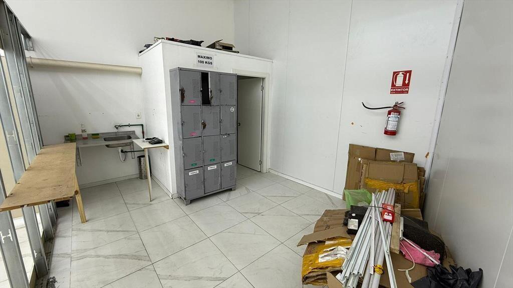 Sarandi y Bartolome Mitre, 8 mts de frente, 100 m2 , nuevo