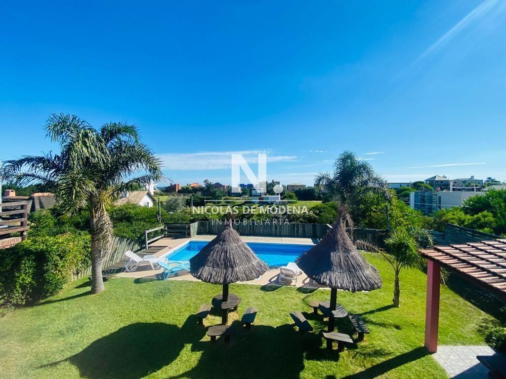 Casa en Alquiler a media cuadra de la playa