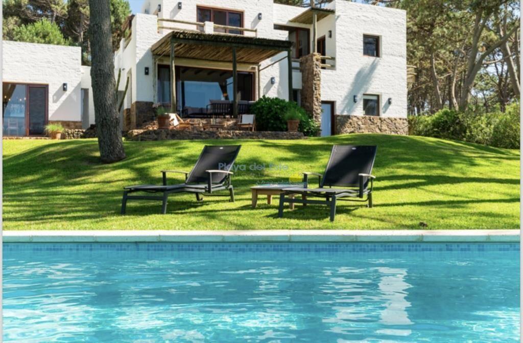 Excelente casa de 5 dormitorios mas dependencia y
