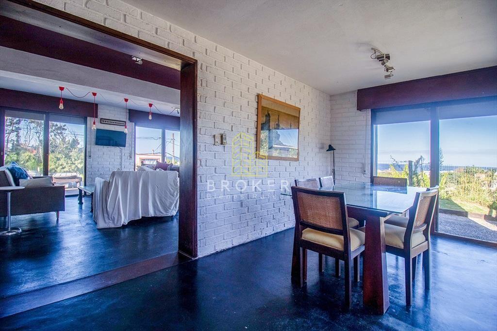 Venta de casa de 4 dormitorios mas dependencia en