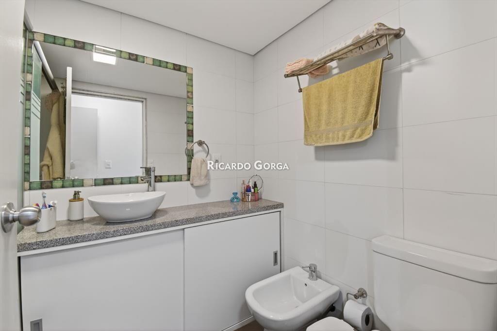 Hermoso Apartamento de 3 dormitorios, 2 baños y 2 cocher...