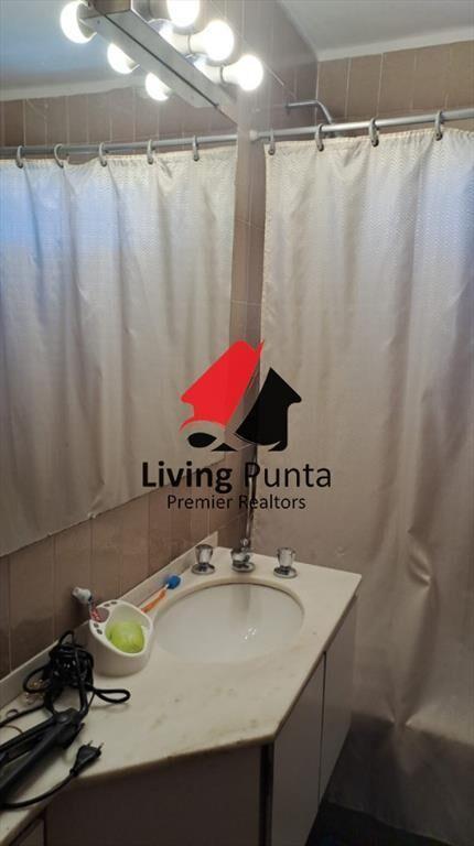 Vende apartamento de 2 dormitorios más servicio