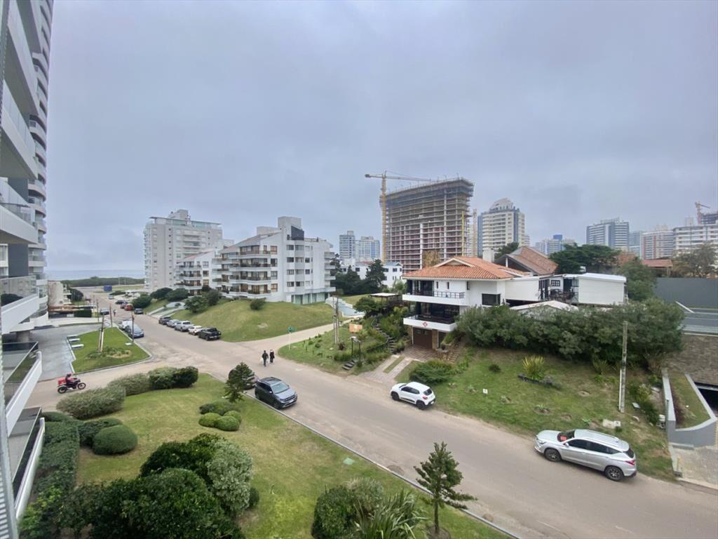 VENTA APARTAMENTO DE 3 DORMITORIOS EN EDIFICIO