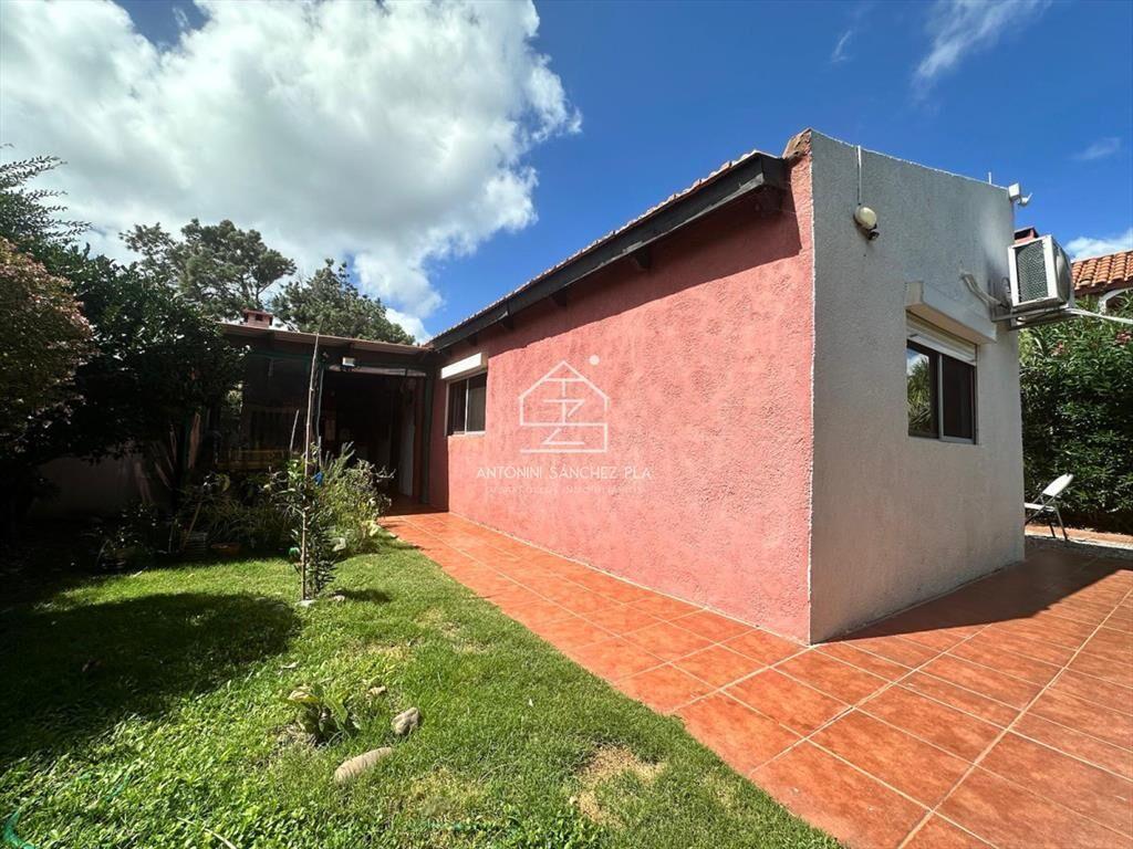 Venta de casa en Tio Tom, Punta Ballena a 50 del