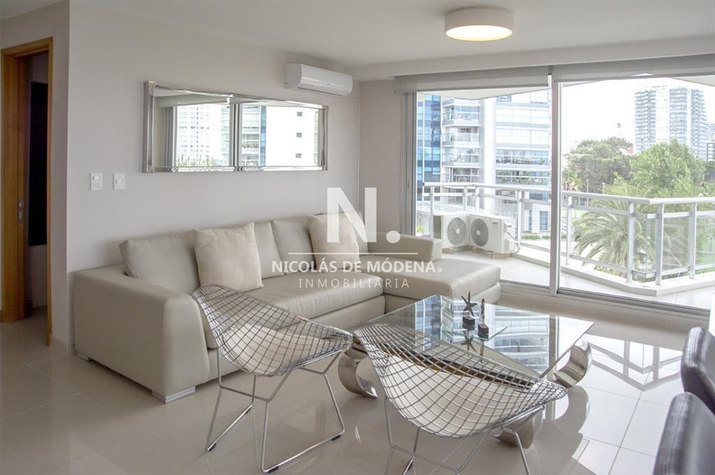 Apartamento de 3 Dormitorios en Playa Mansa en -