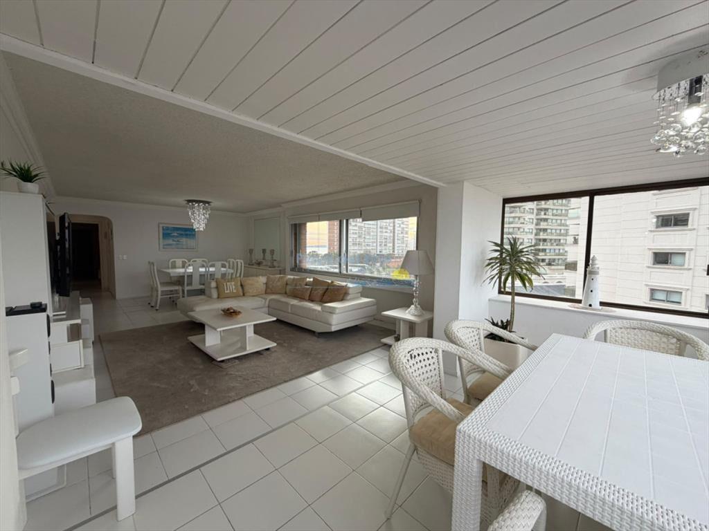 Apartamento en Venta de 3 dormitorios en Playa ,