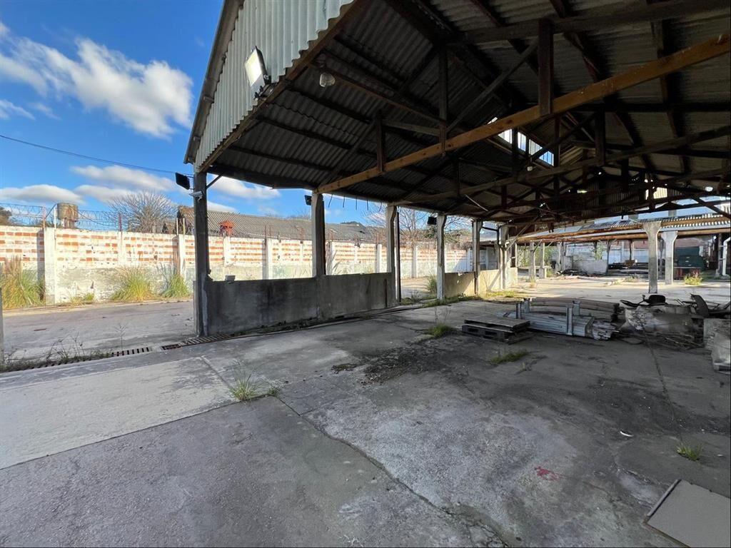 Alquiler local de 5650m2 en Maroñas