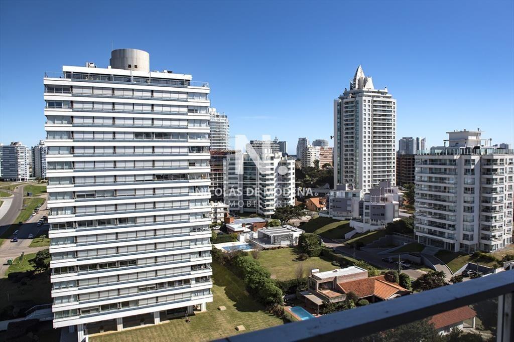 Vende apartamento de 3 dormitorios en Tiburon ,