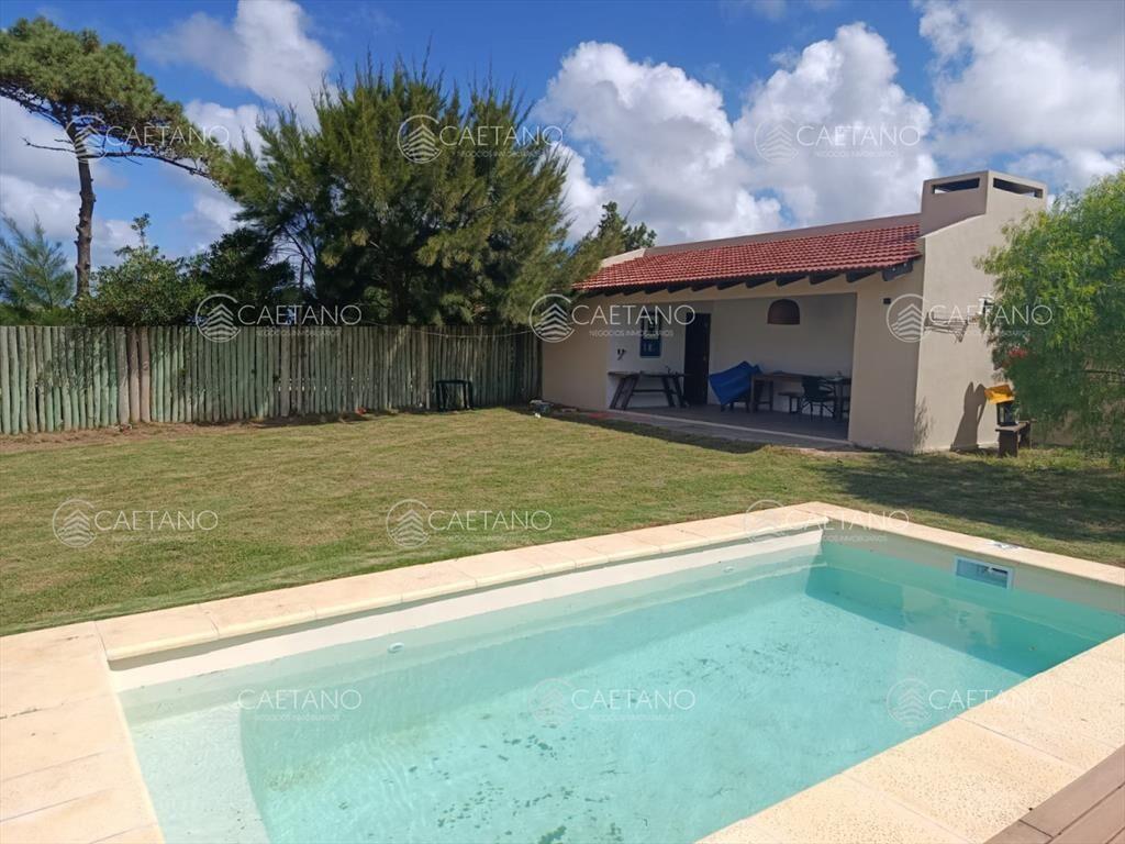 Casa en venta de 3 dormitorios con piscina en en