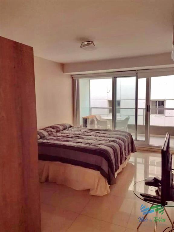 Vendo apartamento a 1 cuadra del puerto, edificio