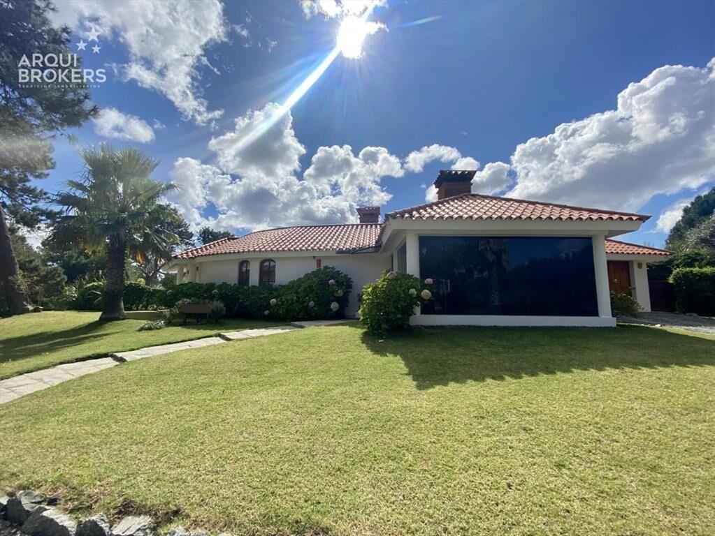 Casa de tres dormitorios en venta en Rincón del Indio