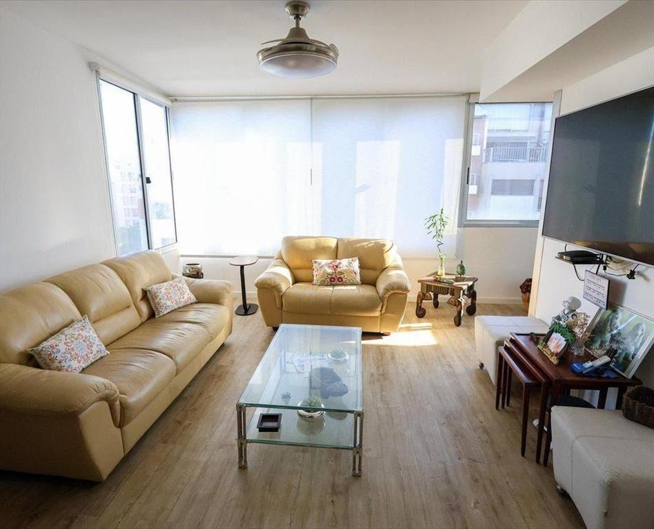 Venta Apartamento 4 dormitorios c/ 2 garajes Punta Carretas