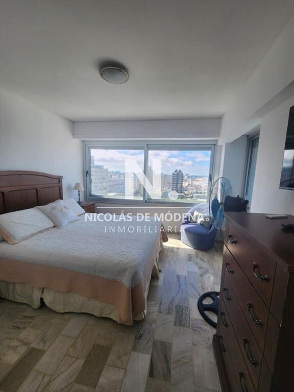 En venta apartamento de 2 dormitorios en Punta