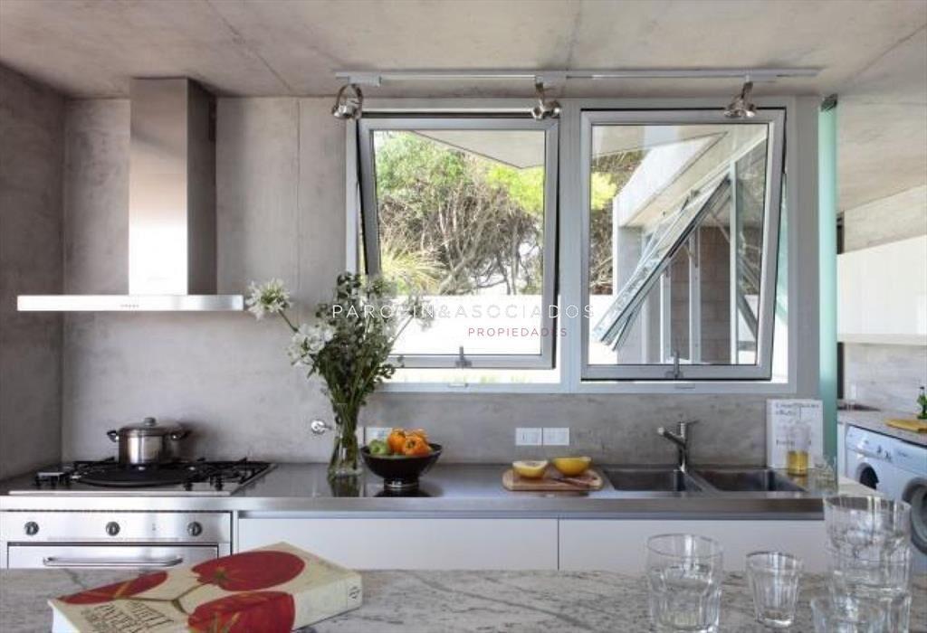 Hermosa casa en venta de 4 dormitorios en Punta