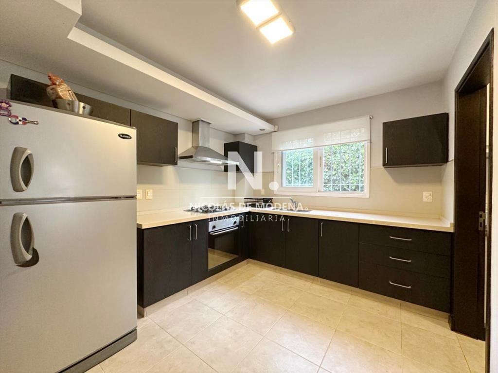 Vende impecable casa de 2 plantas, de 3 en de del