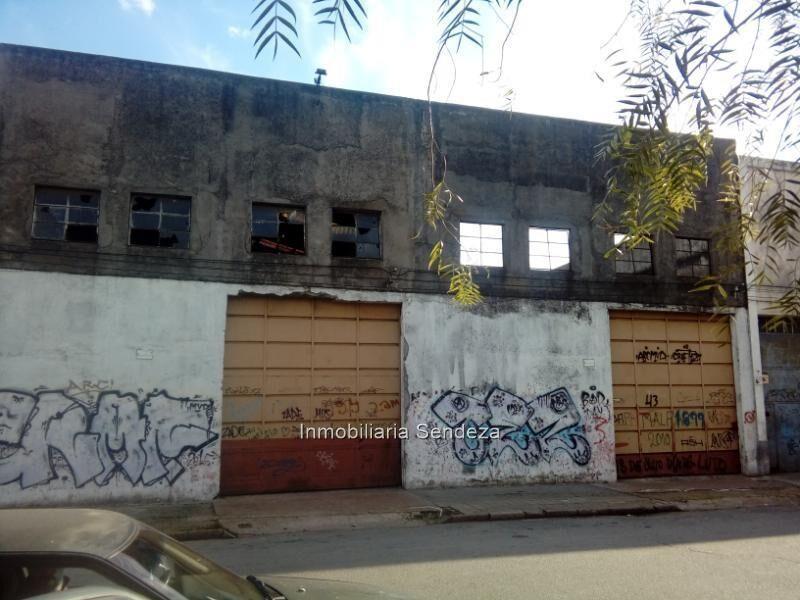 Gran local comercial e industrial, aprox 2000 m2.