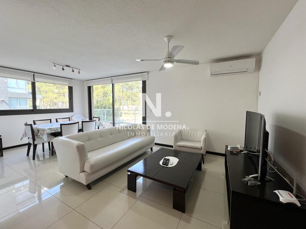 Apartamento en venta y alquiler de 3 Dormitorios Punta del