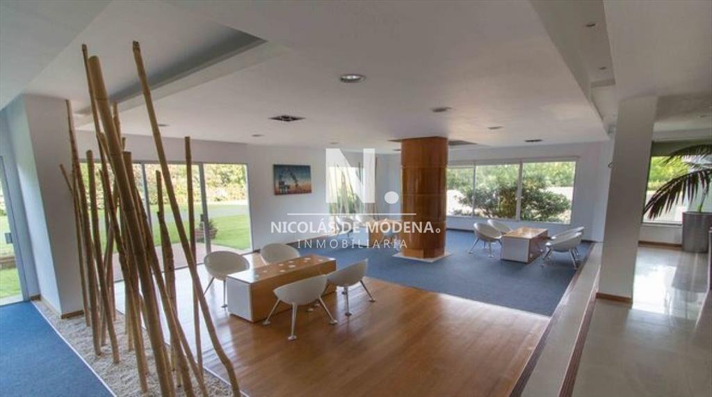 Apartamento de 2 Dormitorios en Roosevelt, Punta