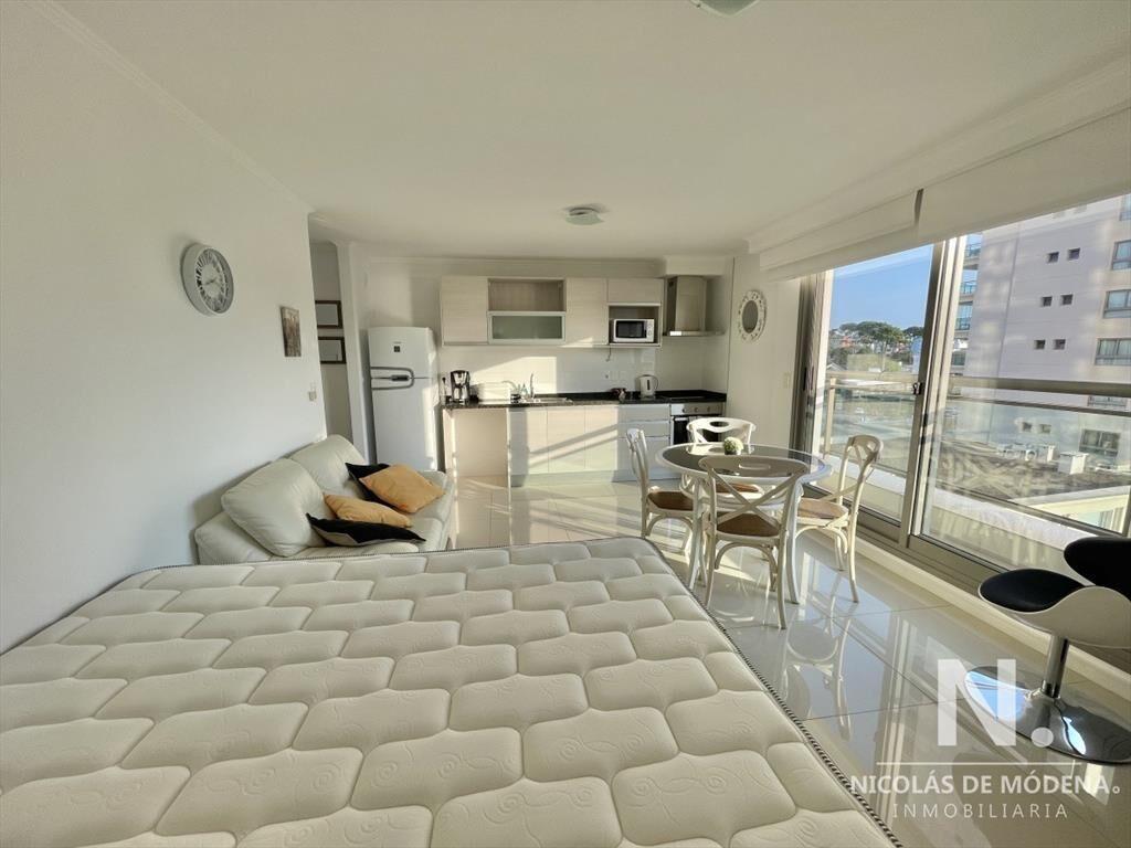 VENTA DE APARTAMENTO MONOAMBIENTE EN EDIFICIO PLACE LAFAYET