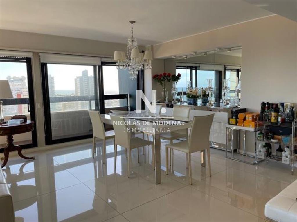 Vende apartamento en Península - Punta del Este