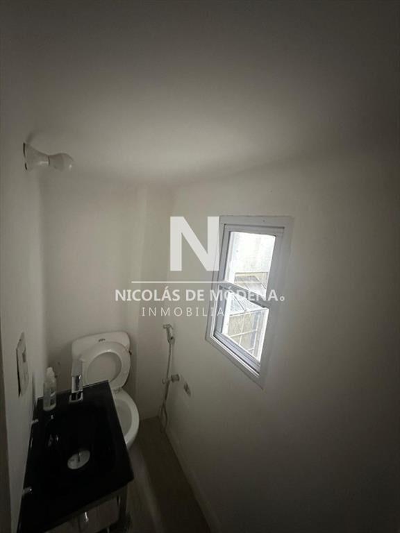Apartamento de 4 Dormitorios en Ciudad Vieja. en