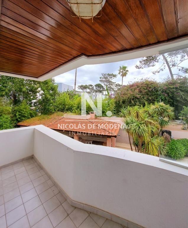 Vende apartamento de 3 dormitorios en Mansa Punta
