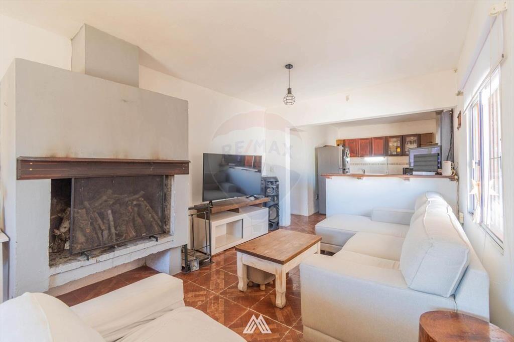 VENTA DE COCHERAS CON CASA EN COLON