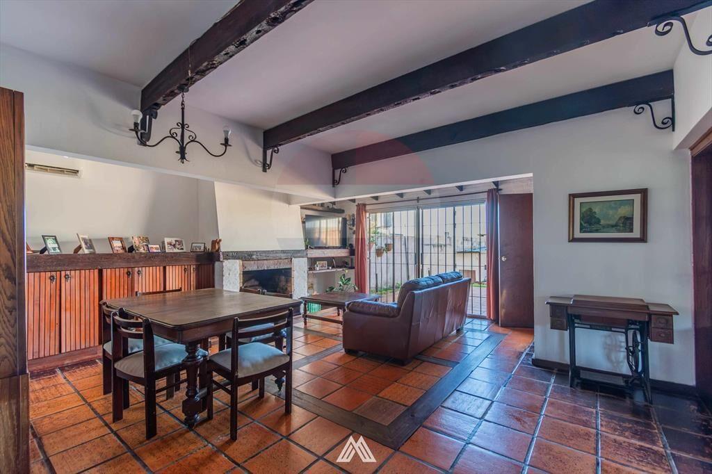 Vendo Casa en Carrasco 4 dormitorios Cochera Doble