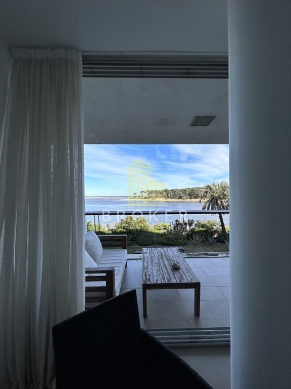 Venta de espectacular apartamento de 3 dorm. en .