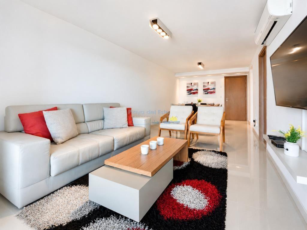 Apartamento de 3 Dormitorios y Dependencia, con y