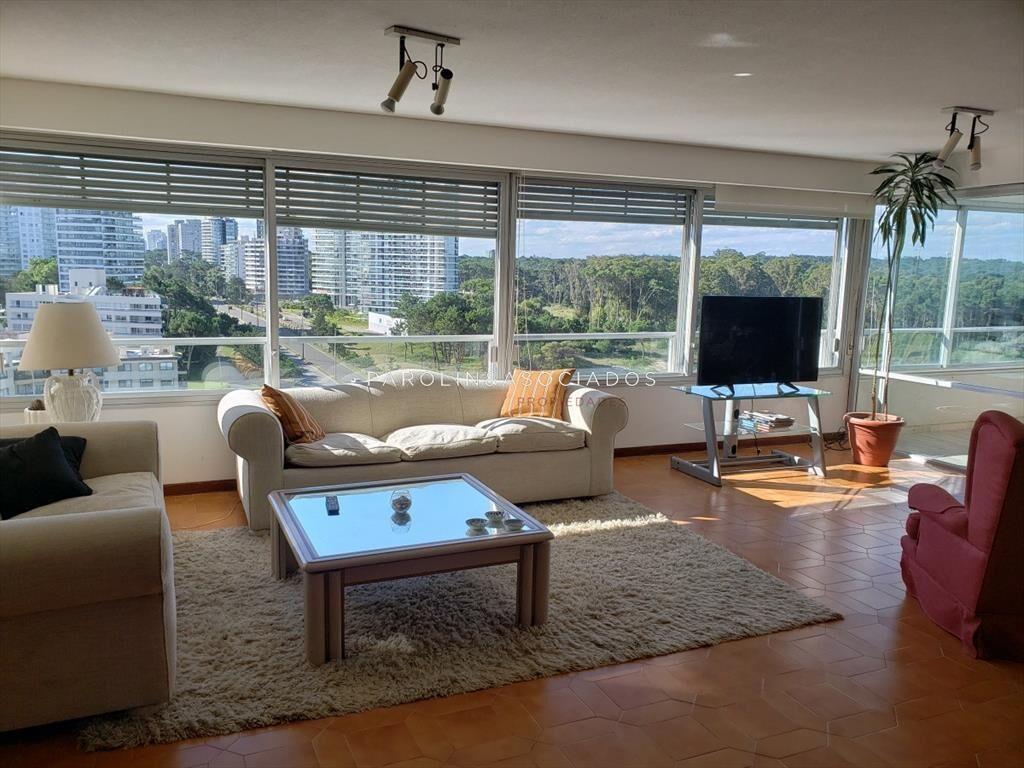 Apartamento de 3 dormitorios en Torre Tiburón, Punta del E