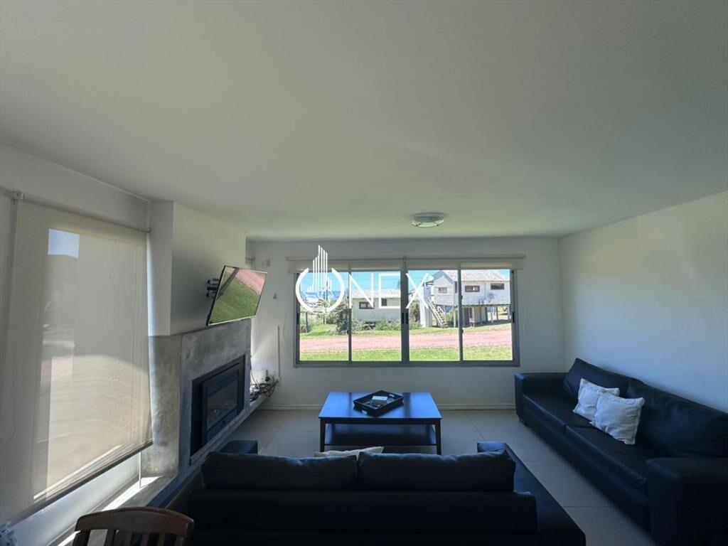 Venta casa de 4 dormitorios con vista al mar en Punta del D