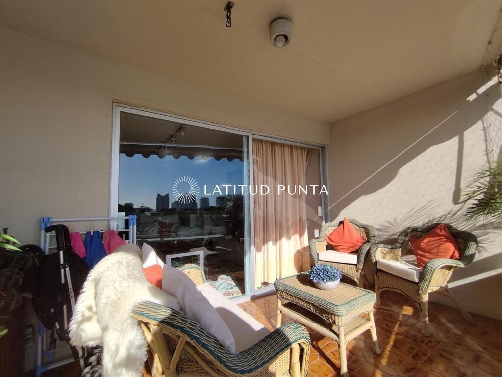 Apartamento de 3 dormitorios más dependencia en