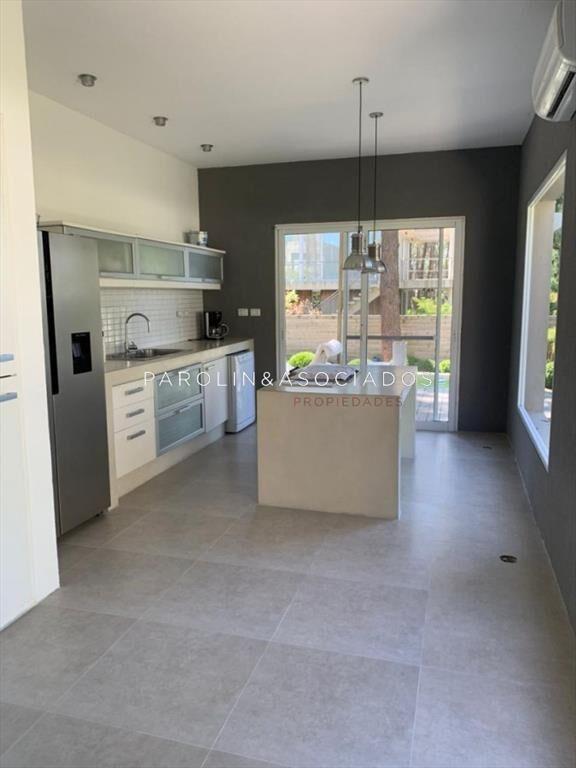 VENTA DE CASA DE 4 DORMITORIS EN MONTOYA PUNTA