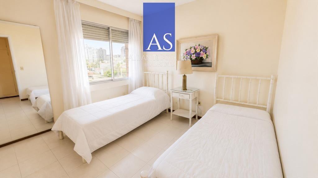 Apartamento esquinero frente al mar Punta del