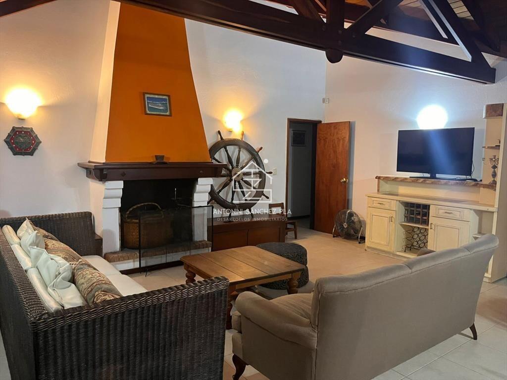 CASA EN ALQUILER CON PISCINA