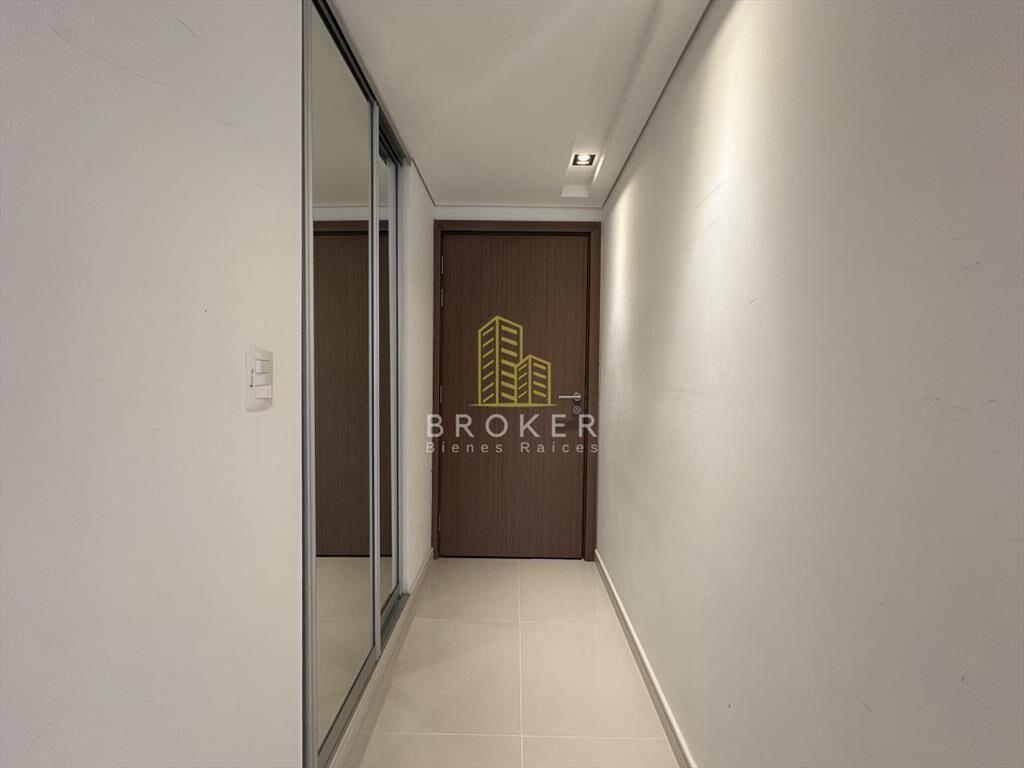 Venta de apartamento de categoria, dos y medio en