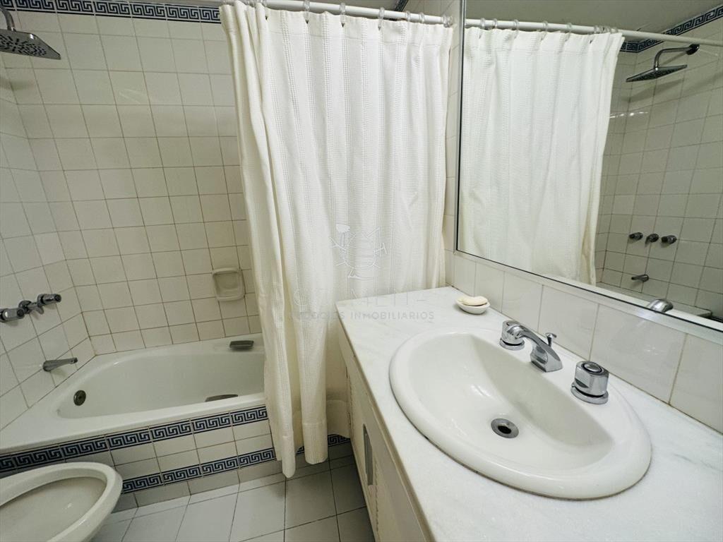Apartamento de 3 dormitorios y dependencia de en